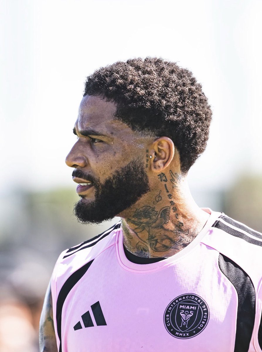 gustavoterini's tweet photo. 🚨 ATENÇÃO!

Micael está próximo de ser negociado em definitivo com o Inter Miami por 5,5 milhões de dólares (R$ 28,1 milhões).

O Verdão agora aguarda o contato oficial e o envio da documentação por parte do clube norte-americano para concluir a negociação.

Apesar do avanço nas conversas, o zagueiro também desperta interesse de outros clubes, e uma transferência em definitivo para outra equipe ainda não está descartada.

🗞️ @ESPNBrasil | @Bocatto_Daniel 
📸 Inter Miami