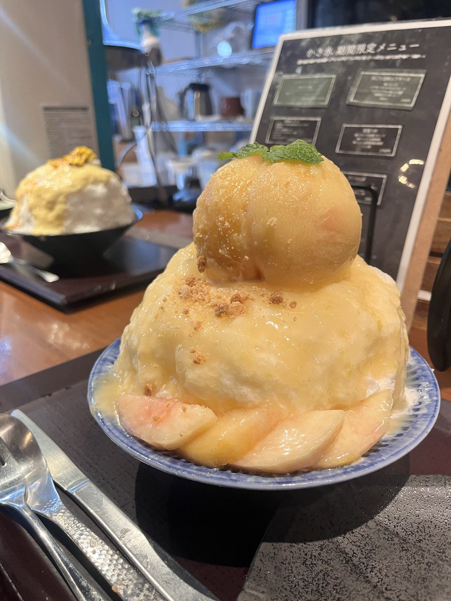 moetshandon's tweet photo. オクシブで食べたかき氷🍧
桃が丸ごと乗っかっていてレアチーズか美味しい🫶 https://t.co/AcHjVVrwi8