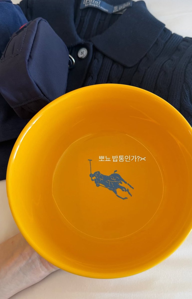 ppori01's tweet photo. ㅁㅊ랄로가 터를 왜애리 아끼셔ㅜㅜㅜ(ㅈㄴp
뽀뇨 옷이랑 밥그릇(?)도 챙겨주셨네 https://t.co/fzynpAoWX0