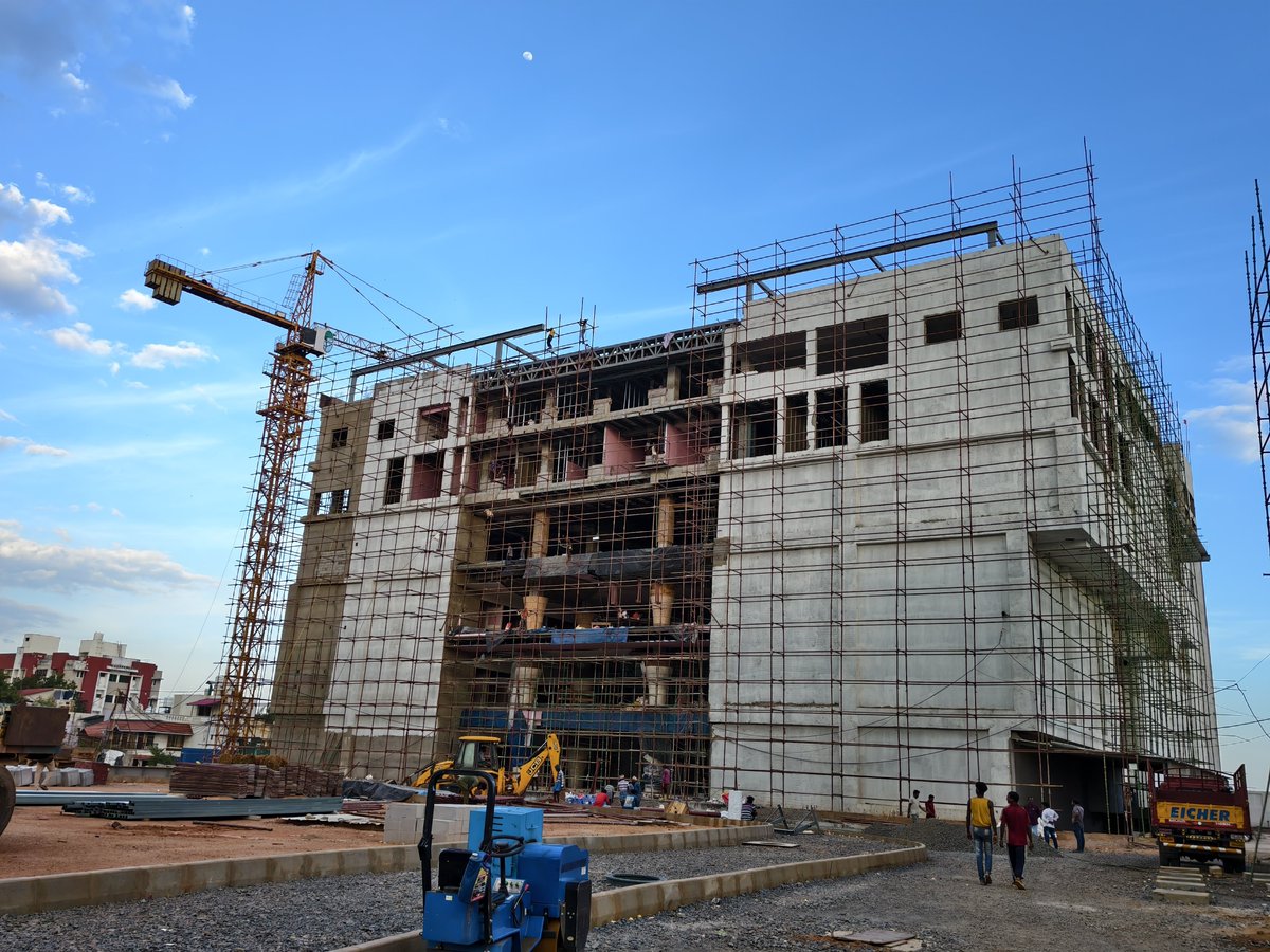 Kothaiselvan21's tweet photo. Kumbakonam going to get brand new EPIQ screen!🥳🔥

Vetri E² officially Onboard at Delta's biggest – Premier Mall.

1 EPIQ and 3 SCREENS 
Total = 4 screens with 1100 seats.

Grand lauch expected to be in 2026 end.
#Kumbakonam #Epiq #Premiermall https://t.co/XgKeblcxSZ