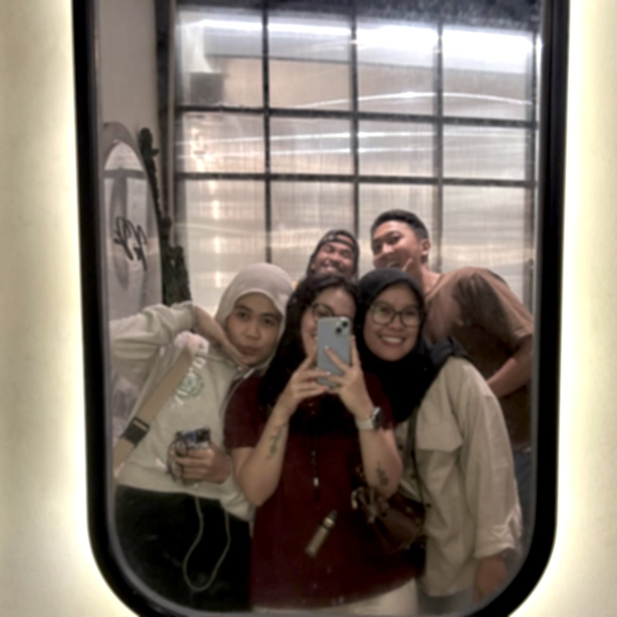 melyekaa's tweet photo. Malming  •͜• https://t.co/WdJ5Oh0NIm