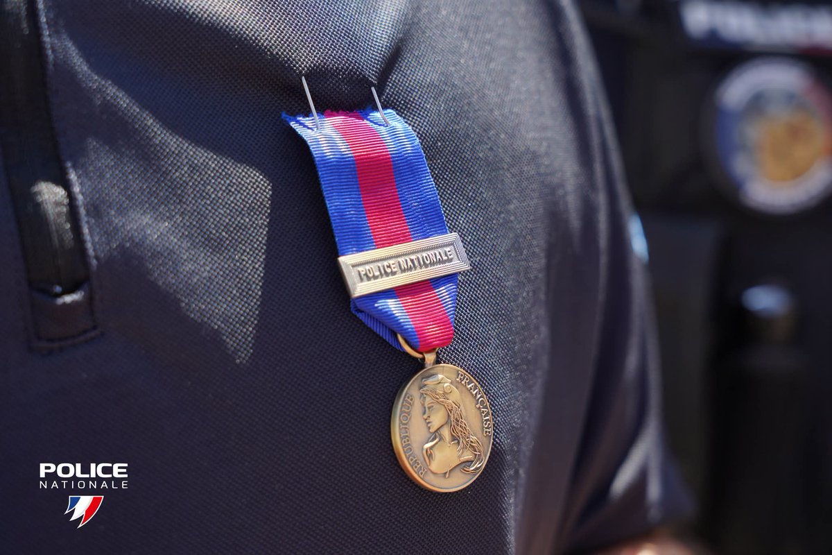 PoliceNat54's tweet photo. Journée de la Police nationale en Meurthe-et-Moselle 🇫🇷

Ce vendredi à #Nancy, mise à l'honneur de nos médaillés, hommage solennel aux policiers blessés ou morts en service.

Pour la 1ère fois, un policier réserviste a été décoré.

Félicitations à nos policiers ! 👮‍♂️💙

#Hommage https://t.co/qrmD5hWFDH