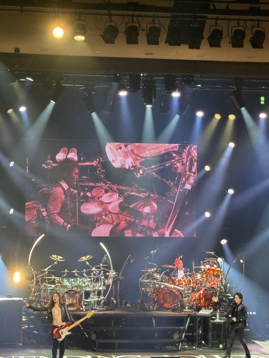 sii_013's tweet photo. 宇宙一のリズム隊とそれを讃える宇宙一のヴォーカリストの巻
#LUNAPIC
#LUNASEA https://t.co/WWoXB1D3zc