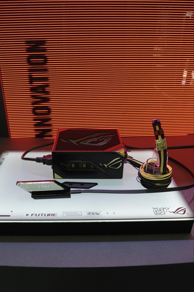 asusrogturkiye's tweet photo. 20 yıllık efsane donanım. ⚡⁣
⁣
İkonik anakartlardan yeni nesil bileşenlere kadar ROG Edition 20, COMPUTEX 2026'da performansın evrimini gözler önüne serdi!
⁣
Sınırları zorlamaya cesaret eden oyuncular için tasarlandı.
#ROG #ROGComputex2026 #ROG20thAnniversary #ForThoseWhoDare https://t.co/7Q8sg2LUEh