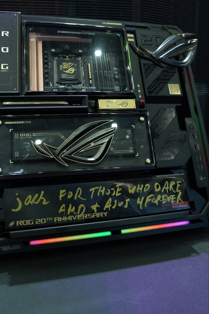 asusrogturkiye's tweet photo. 20 yıllık efsane donanım. ⚡⁣
⁣
İkonik anakartlardan yeni nesil bileşenlere kadar ROG Edition 20, COMPUTEX 2026'da performansın evrimini gözler önüne serdi!
⁣
Sınırları zorlamaya cesaret eden oyuncular için tasarlandı.
#ROG #ROGComputex2026 #ROG20thAnniversary #ForThoseWhoDare https://t.co/7Q8sg2LUEh