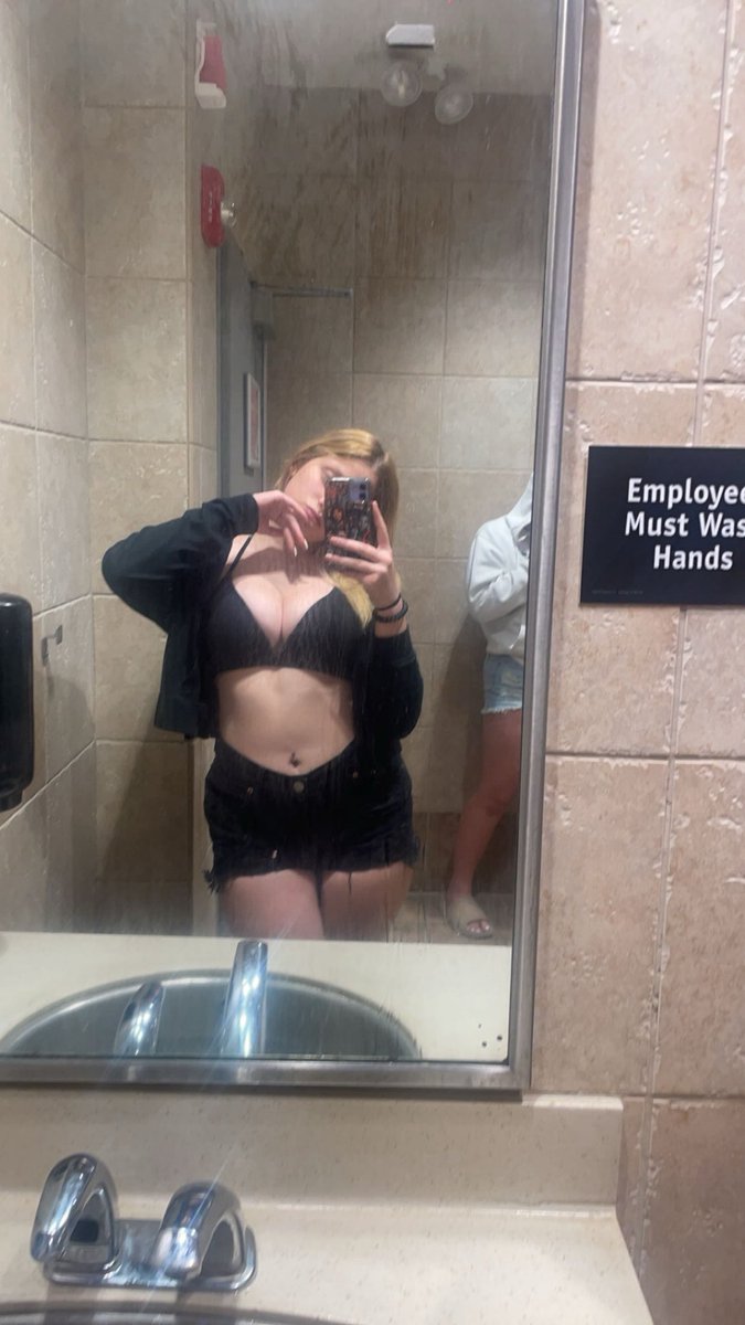explicittblonde's tweet photo. cum undress me now👀 https://t.co/QDbOhZVux0