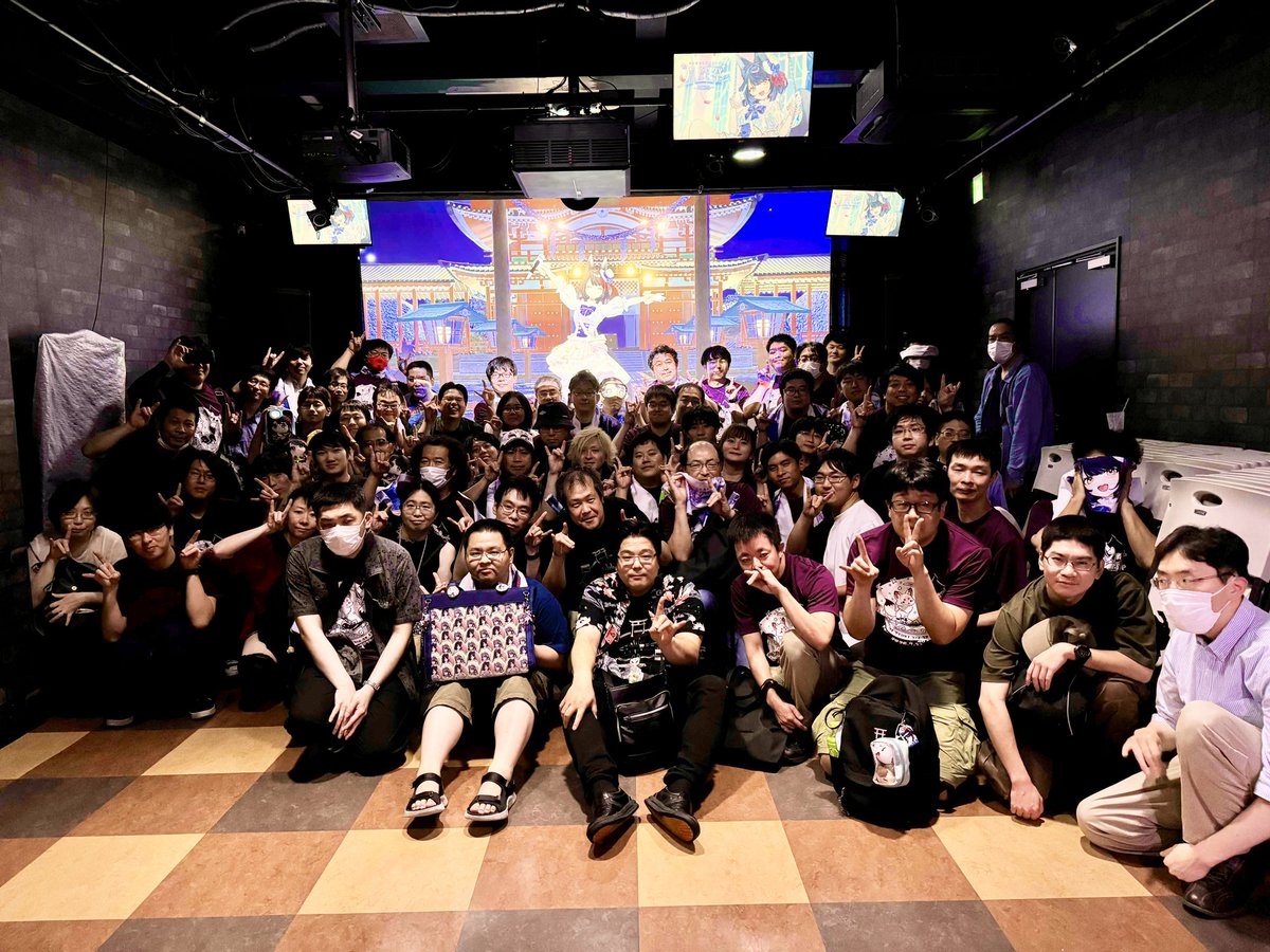 tsukimi_tsuki_'s tweet photo. #月深ツキ3rd月深祭
夜公演後の特典会に残っていてくれた方達（＆写ってOKの方）と一緒に集合写真撮りました✨ https://t.co/BfL6FtTCUn