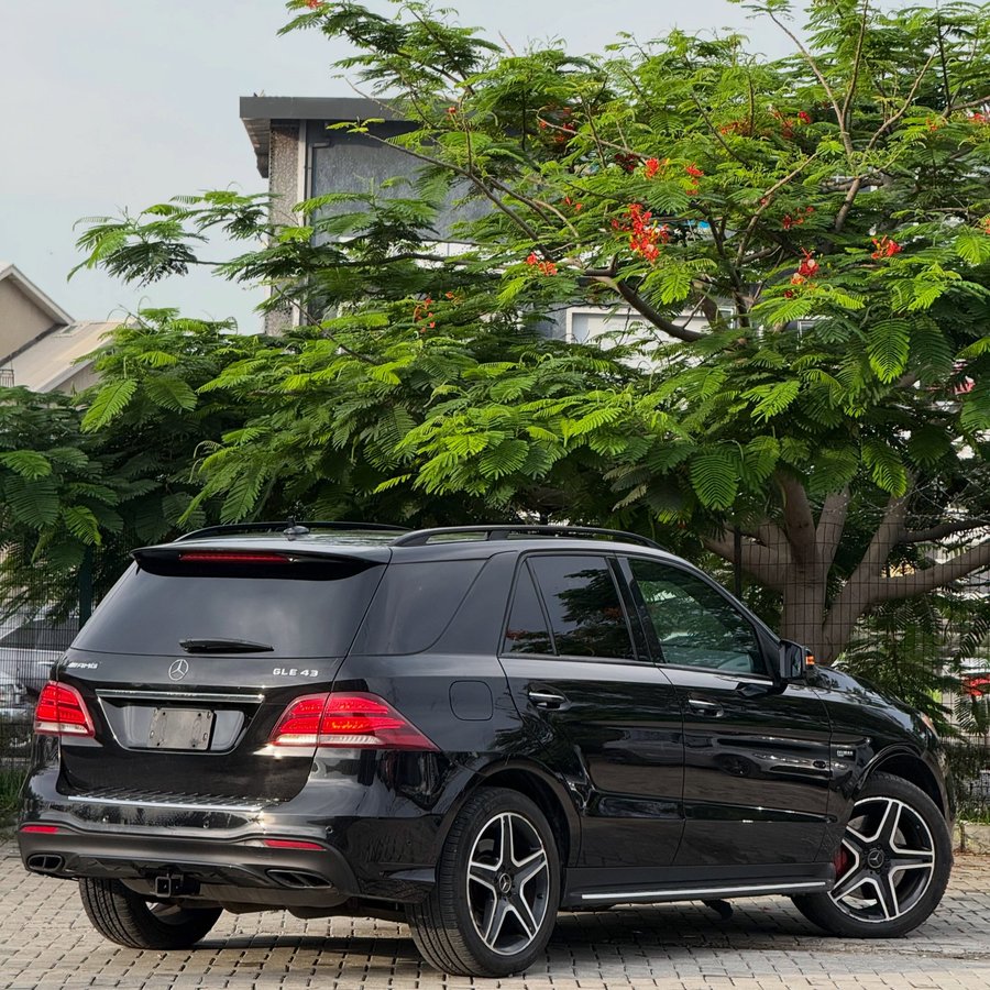 kingzeenoo's tweet photo. 2018  Mercedes Benz GLE

Going for 45M

🤔 https://t.co/FlrhruXsQh