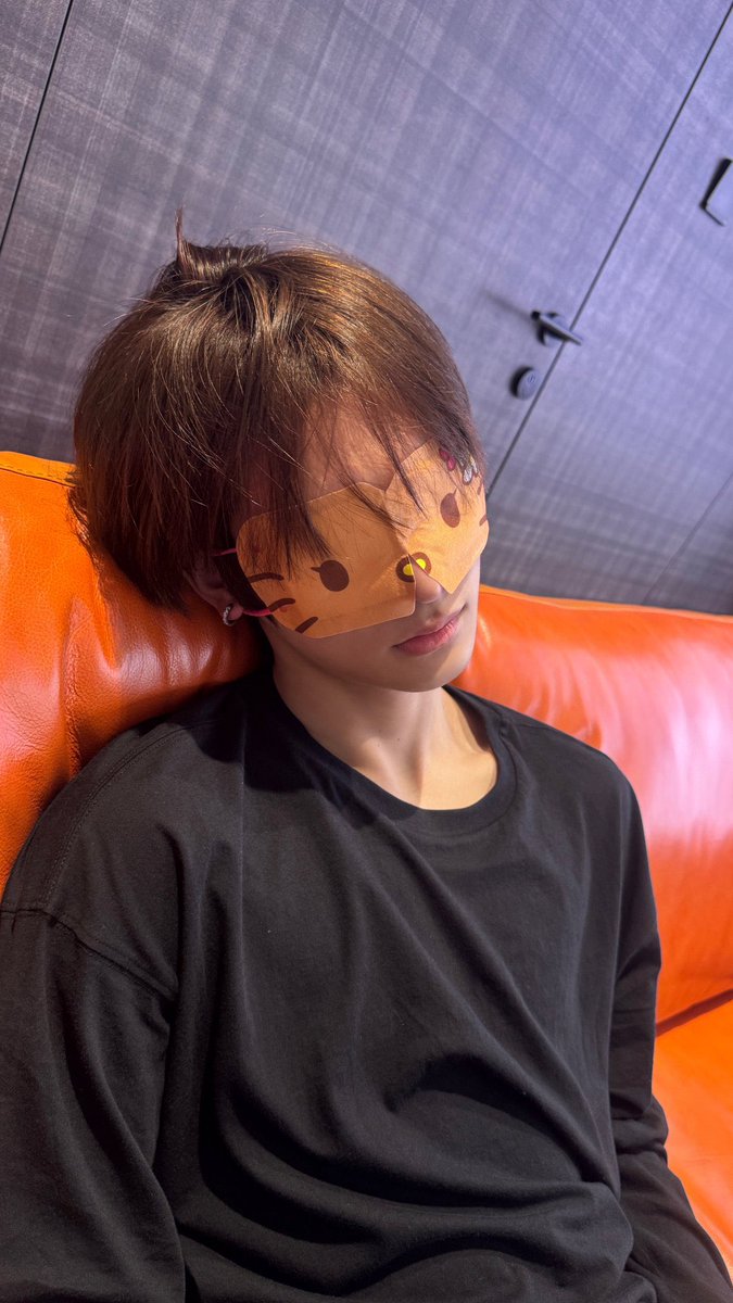 tS2zzz's tweet photo. 태닝키티 ㅈㄴ좋다  이게맞지 안신♡키티 응원합니다 https://t.co/5MyPbVyRED