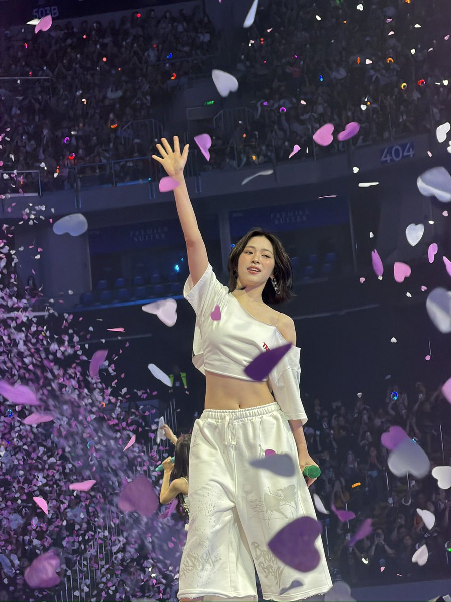 krazy4itzy's tweet photo. ‘til we meet again, Ryujin 🩵

#ITZY #RYUJIN 
#ITZYinManila 
#ITZY_TUNNELVISION_MANILA #ITZY_in_MANILA https://t.co/ahn3lIvI9s