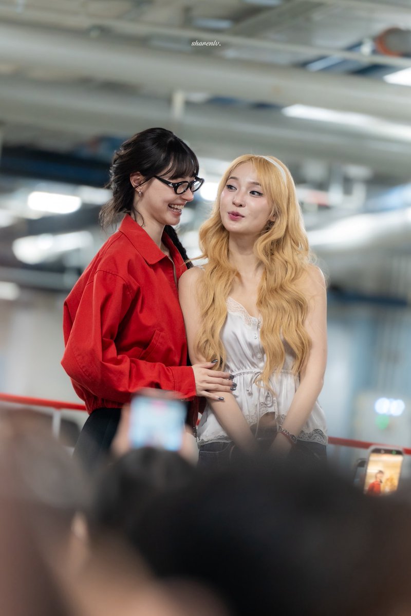 ShareNlv's tweet photo. คือแจนมาเติมจิงจิงไหมคะ 🤣

JJJFAM FIRST FANSIGN 
#YBOOKFAIR11xJanJingjing
#JanJingJing https://t.co/opQOTitoCD