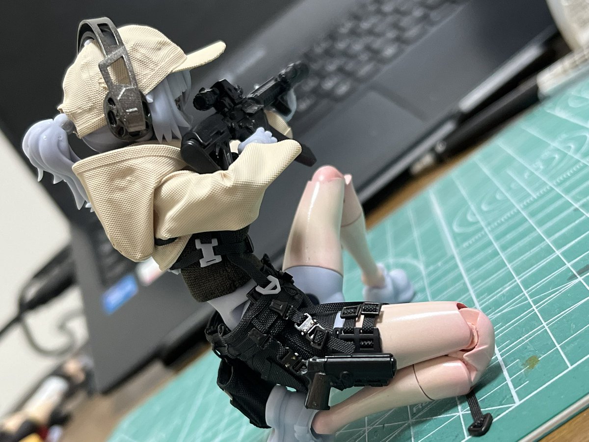 SinSinplamo's tweet photo. もちろんライフルはちゃんと構えられるよ⸜(*ˊᗜˋ*)⸝
ではでは…
色んな点に気をつけながら本番製作…
やっていこう(ฅº ﾛ º )ฅ
要望あれば作り方も紹介したいのでしっかり写真撮りながら進めるつもりです〜ԅ(*´﹃｀*ԅ)ｸﾞﾍﾍ
何色にしようかな〜(*´༥`*) https://t.co/oLSAukWxkp