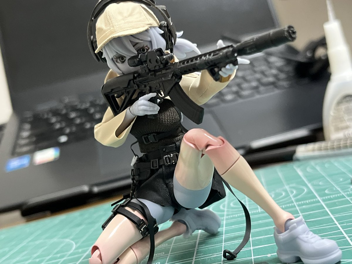 SinSinplamo's tweet photo. もちろんライフルはちゃんと構えられるよ⸜(*ˊᗜˋ*)⸝
ではでは…
色んな点に気をつけながら本番製作…
やっていこう(ฅº ﾛ º )ฅ
要望あれば作り方も紹介したいのでしっかり写真撮りながら進めるつもりです〜ԅ(*´﹃｀*ԅ)ｸﾞﾍﾍ
何色にしようかな〜(*´༥`*) https://t.co/oLSAukWxkp