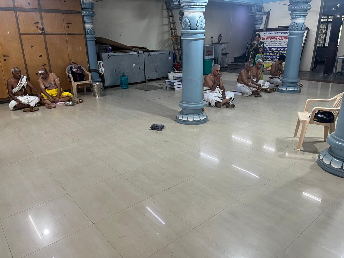 VedaGhosham's tweet photo. #SamashtiSandhyavandanam {Group Sandhyavandanam at temples} at New Delhi today. Our initiative is catching up pace & combined with Veda Parayana in end post Sandhya. 🚀 4th continuous Samashti Sandhyavandanam at Delhi. This time it was at Sri Karunya Mahaganapathi temple, Mayur Vihar, New Delhi. 🛕

Gayatri Devi watches & guides our initiative & those who take part are blessed. Welcome to join us on Saturday evenings. Interested call 📱 👇🏼 Forward this message to your Delhi contacts. ↗️

Sri Vignesh for Delhi - +91 99991 96443 @Vigneshses 

📔Don't forget to buy our Sandhyavandanam book which gives detailed guidance on the performance of the ritual with pics
Order 👇🏼📙 
https://t.co/Hp500GzoQx 

#WeAreVedaGhosham #Sandhyavandanam #VedicBharat  #daretodosandhyavandanaintemple  #daretodoit