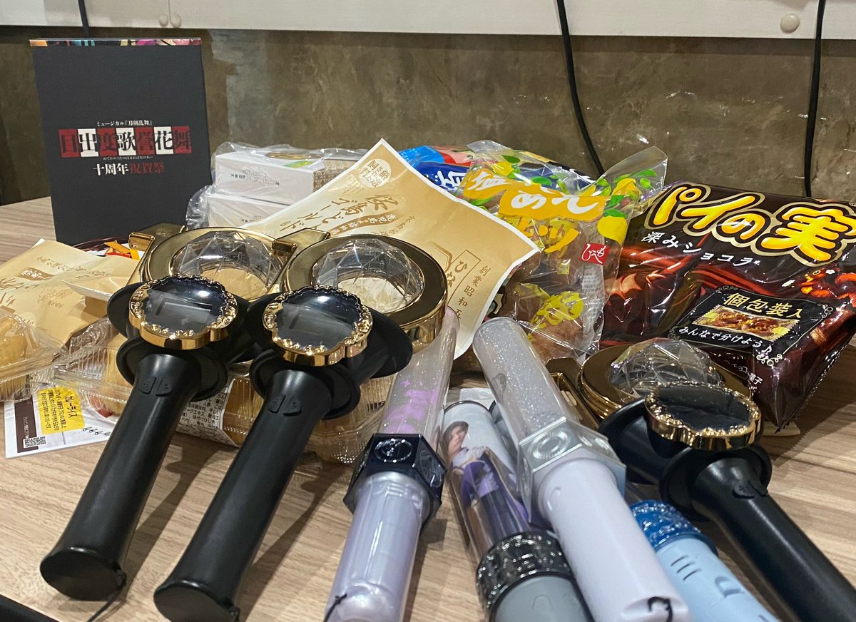 mogamicchi's tweet photo. ちょっとしたご用からのライブ円盤鑑賞会が楽しすぎて、良き休日でした♡ https://t.co/V8Xaer3bBJ