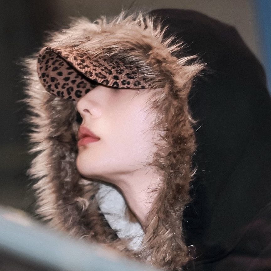 hyunquil's tweet photo. he owns leopard print https://t.co/gNy71K3Owg