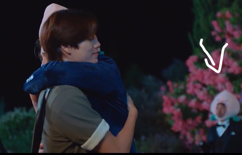naraslay's tweet photo. THEY HAD THE BODYGUARD WEARING THE SILLY PEACH HAT TOO I CANT BELIEVE THIS😭😭😭😭

#PeachAndMeSeriesEP1 https://t.co/sWatjgFexK