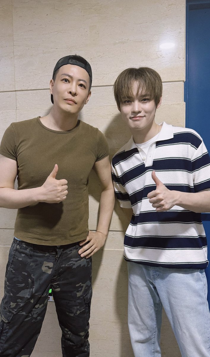 chenleveerse's tweet photo. 减脂达人 xhs update with #CHENLE 🩵

“the first photo really made me realize just how tangible these past 14 years have been. 

today, i was so happy to be invited by chenle’s mom to attend chenle’s beijing concert at the olympic sports center.

it reminded me of how lucky i was to stand alongside chenle as one of the national top 12 contestants on hunan tv’s the sound of a team back then.

now, 14 years have passed. the little child star from shanghai has grown into a global star in korea. i’m truly so happy for you.”

🥹🥹🥹🥹🥹🥹

🔗 https://t.co/vmzozHkBmz