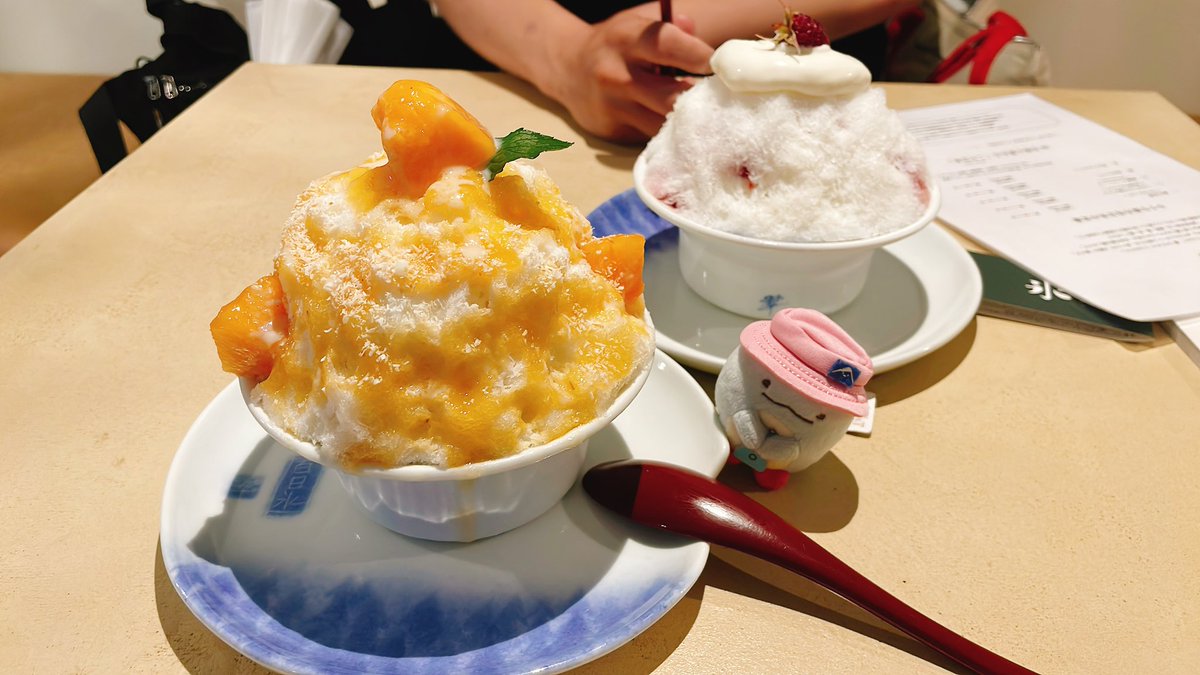 ChoC0coa's tweet photo. 限定のメロンのために今季２回目の百日氷！🍧💓
メロンめちゃうまい！木苺が1番だったけどメロンもだいぶ上位だ～🥰✨️

ほんで夕方はリズム天国やりたすぎてもちの家に押しかけたら母が美味しいご飯用意してくれて神🐟
リズム天国ほんまに楽しくてずっと出来ちゃう～～～～🥹💓💓💓 https://t.co/GB8PubWIOY