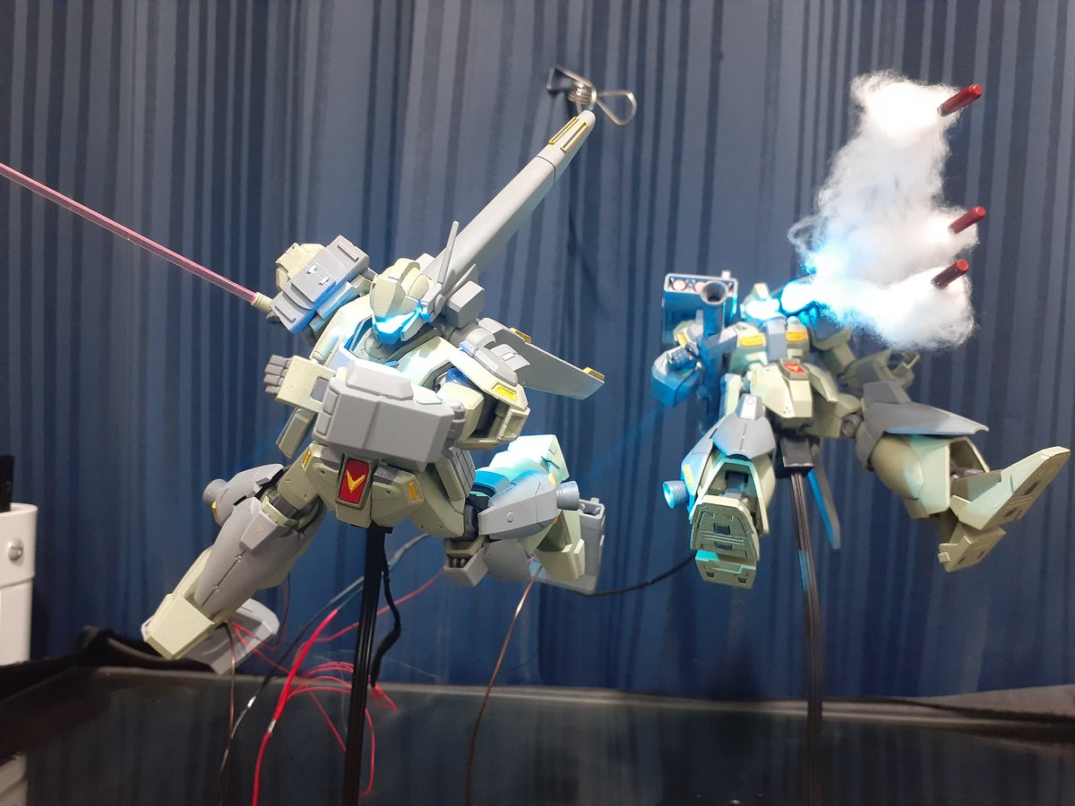 hiro00397118's tweet photo. スタジェの電飾終了
足りてない技術なりに完成！
反省点として、本体各所に接着を行ったことで、配線ルートの妥協せざるをえなかった
顔のバイザー部の発光が強すぎた😭

けど、一部オリジナル仕様ですが先のクシャトリヤと合わせ名シーンを再現できたのは🈵足

#ガンプラ #ガンプラ好きと繋がりたい https://t.co/btVNlQLrnQ