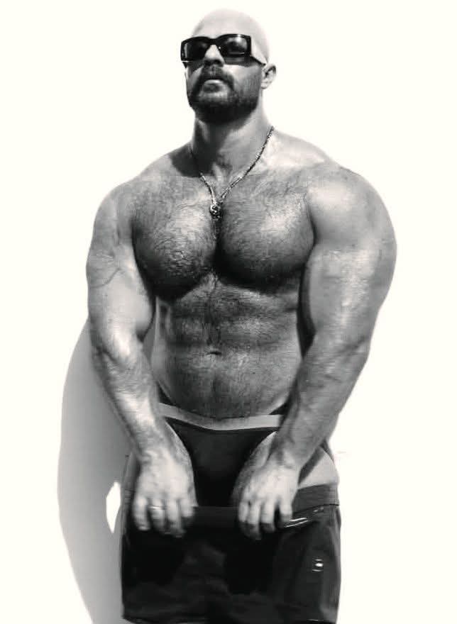 GrokGulps's tweet photo. I'm 6'4", guess my weight 👇 https://t.co/sn0azu5K12