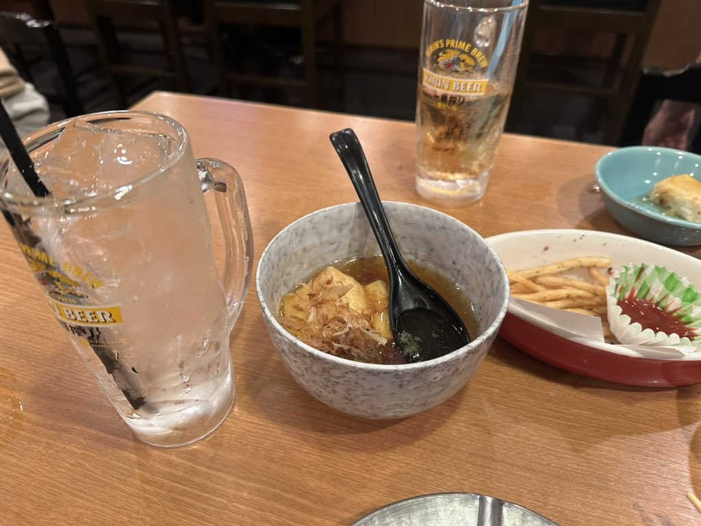 yuyasound's tweet photo. そして今日土曜は23:00から中学バスケ部時代の友人と飲み@溝の口。月一恒例ですね。飲まなきゃやってられねー年頃です。
今日は実家に泊まります。 https://t.co/UWt2yq6wvB