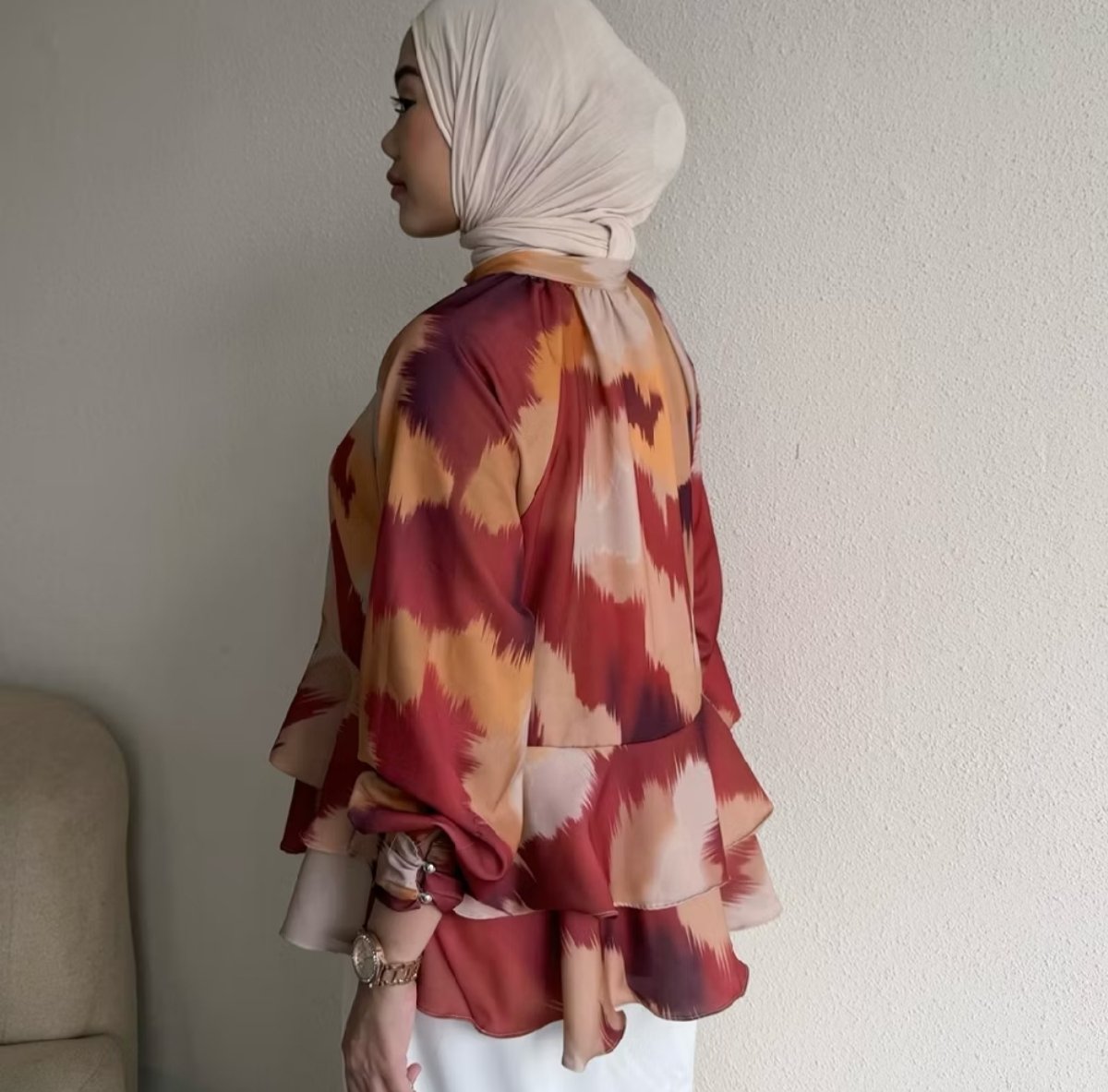 kaaaayld's tweet photo. POV : NEMU BLOUSE SECAKEP INI ‼️ 
huhu inimah bukan cakep lagi tapi cakep bangettt😭😭 buruan cek cwe cwe siapa tau modelnya ada yang kalian sukaa soalnya motifnya emang yg bener bener lucu gitu lohhh👉👈
🛒: https://t.co/wCBFbAvYZ3 https://t.co/xI84fBG8Kv