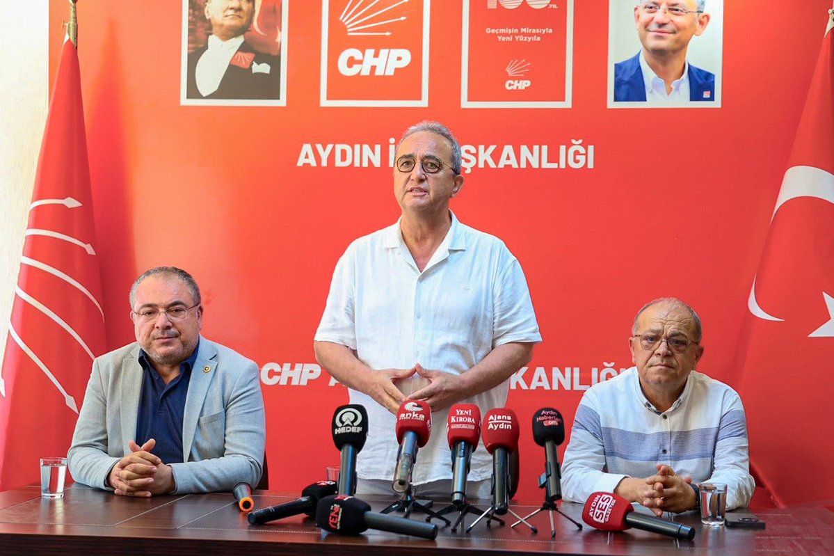 avanilyetiskin's tweet photo. Seçilmiş Aydın İl Başkanımız Sn. Hikmet Saatçı, Cumhurbaşkanlığı Aday Ofisi Genel Koordinatörü ve Aydın Milletvekilimiz Sn. Bülent Tezcan, Aydın Milletvekilimiz Sn. Evrim Karakoz, ilçe belediye başkanlarımız, il ve ilçe örgütlerimiz ile partililerimizle birlikte Aydın İl Başkanlığımızda basın açıklamamızı gerçekleştirdik.

Örgüt iradesi bizim için esastır.  Demokrasiye, emeğe ve örgütümüzün iradesine sahip çıkmaya; mücadelemizi kararlılıkla büyütmeye devam edeceğiz.