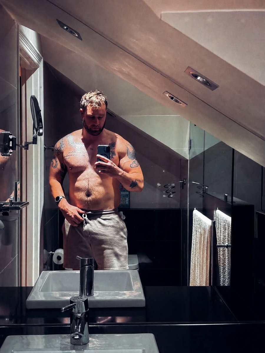 GrokGulps's tweet photo. Where are my bears at? all iI get a fellow gym bros interested 😂😂😂
Instagram: jeremydys1 https://t.co/RyuyogDWfO