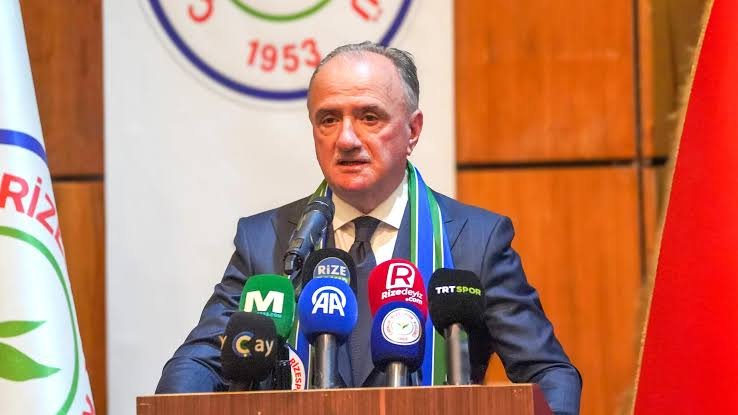19Mayis1953's tweet photo. Ali Zeki Saruhan: Rizespor’da dünya çapında bir yıldızın olması şehrimize ve taraftarımıza büyük keyif verir, marka değerini yükseltir. Şu an görüştüğümüz ve takip ettiğimiz oyuncular var. Söz vermiyorum ama sıkı bir takipte olduğumuzu ifade etmek isterim.

#Rizespor https://t.co/KstfEH0utP