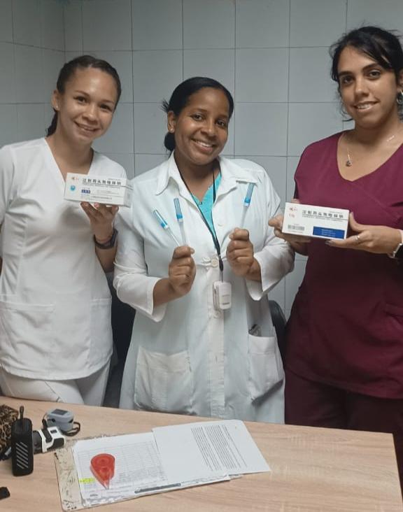 GHNordelo5's tweet photo. Los #CDRCuba y el proyecto "A Cuba hay que quererla" recibimos 10 mil bulbos de Cefazoxilina  y una importante cantidad de suturas, donativo de cubanos residentes en China, estudiantes chinos y personal de nuestra embajada en Pekín. ¡Gracias!
#Cuba #CubaNoSeRinde
#TumbaElBloqueo https://t.co/aO5AJdQVwP