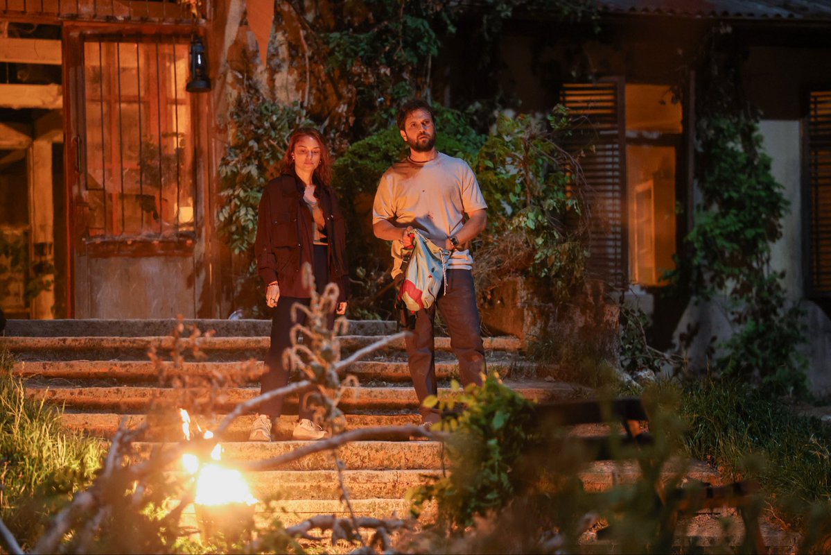 agamemedya's tweet photo. Eve Giden Yol.

@netflixturkiye @ayyapim @AosOnursaylak @fezacaldiran #SevgiYılmaz #SerdarŞen @Aras_B_iynemli https://t.co/lDKGSVfpKq