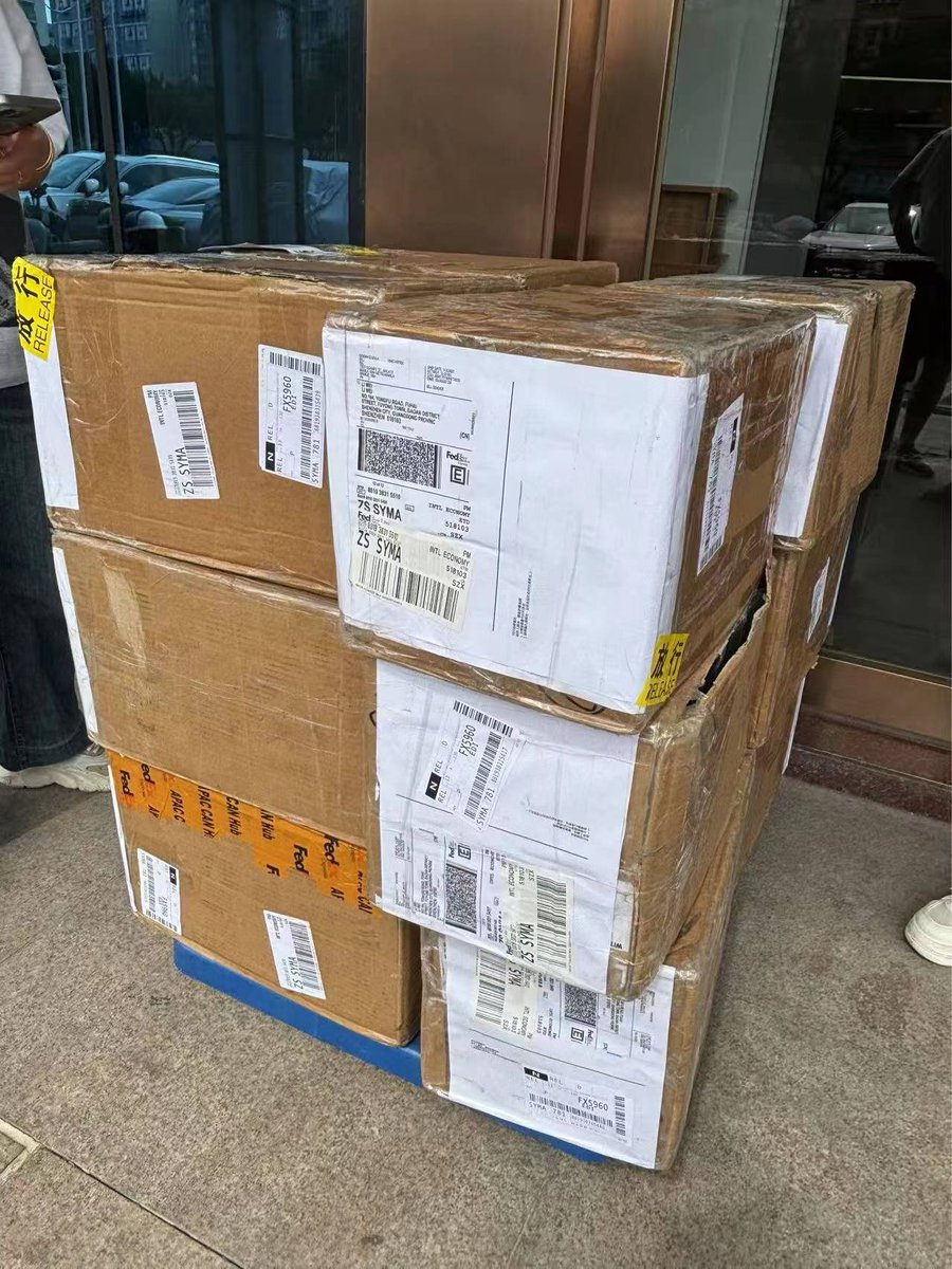 AngelikaSchaf's tweet photo. Just unboxed my long-awaited package—nothing beats that fresh-off-the-box vibe! Can’t wait to dive into this new gadget. https://t.co/yl9W3ufxtP