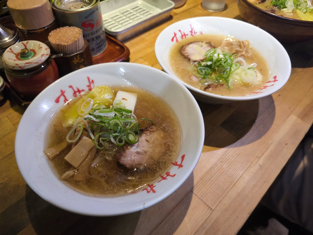 raidaka's tweet photo. 関内で横浜DeNA戦があるときだけラストオーダーが20:00→21:15になり、食べログやGoogleマップにはその記載がないので20時台が狙い目に！
暑い日の熱々のラーメン最高です！
#ラーメンの日 https://t.co/LO6WUcDqxs