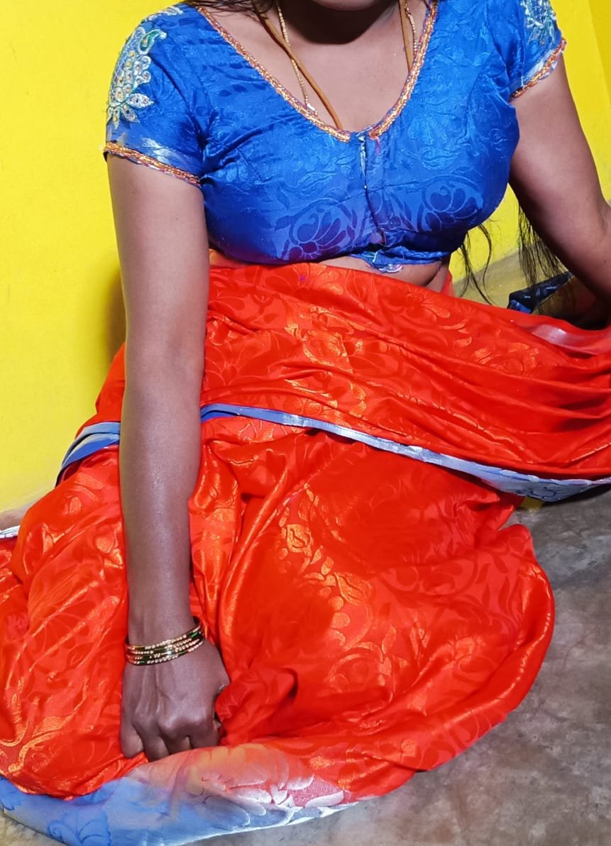 bliss_touch_'s tweet photo. Ippadi oru hot aunty ah sexy ah okka venumna, ava purple bra ah kadichu keela izhuthu, mulai ah full ah kiss  panni, ava nipple hard aagura vara nakki kadikkanum. Appuram ava pavadaiya thooki pidichu, ava pundai la viral vittu eeramaakki, ava kaal ah en thol la pottu ava mulai kulunga deep ah okkanum.