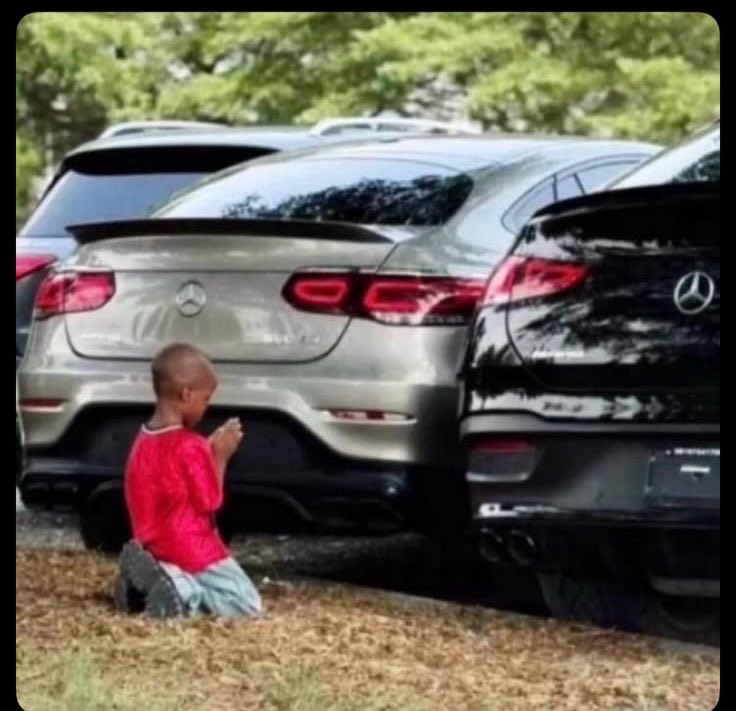 EMMXX100's tweet photo. Lord if I can’t drive someone crazy….let me drive a benz🙏😩❤️🚘 https://t.co/nuBuDzPU4t