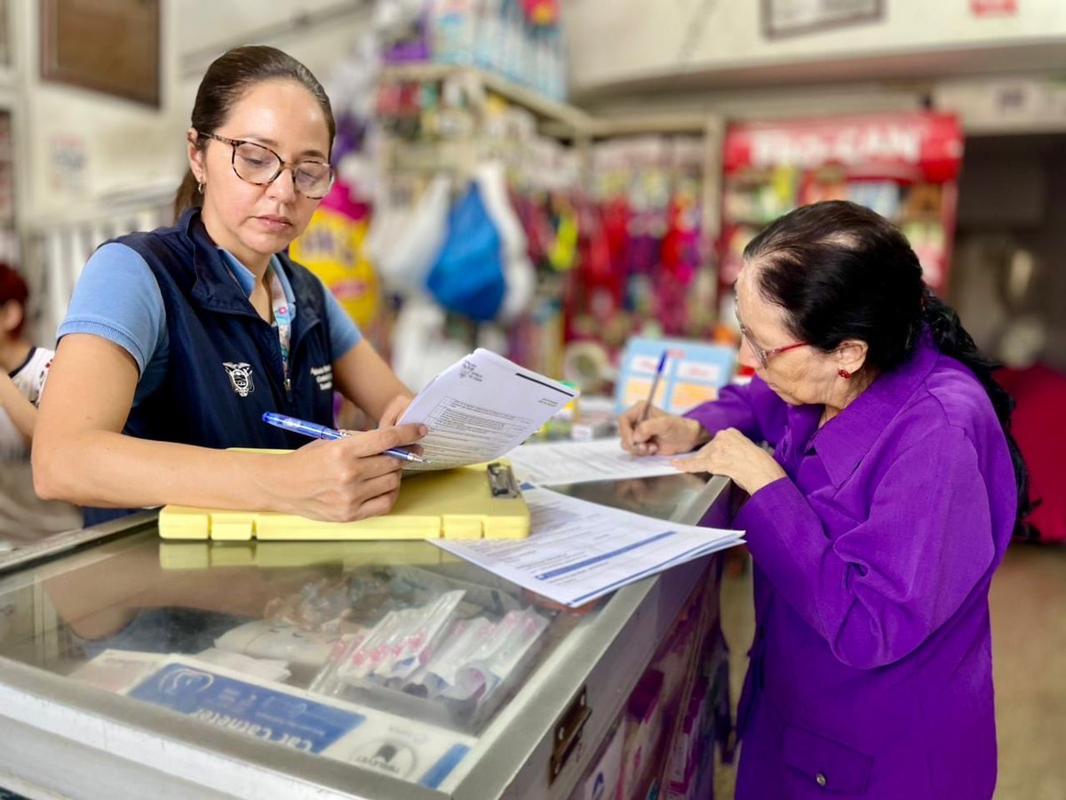 AgrocalidadEC's tweet photo. #Guayas | Realizamos controles post-registro en establecimientos de insumos pecuarios en Milagro, verificando el cumplimiento de la normativa y buenas prácticas para garantizar productos seguros y de calidad. #RegistroResponsable https://t.co/foJruxGWxp
