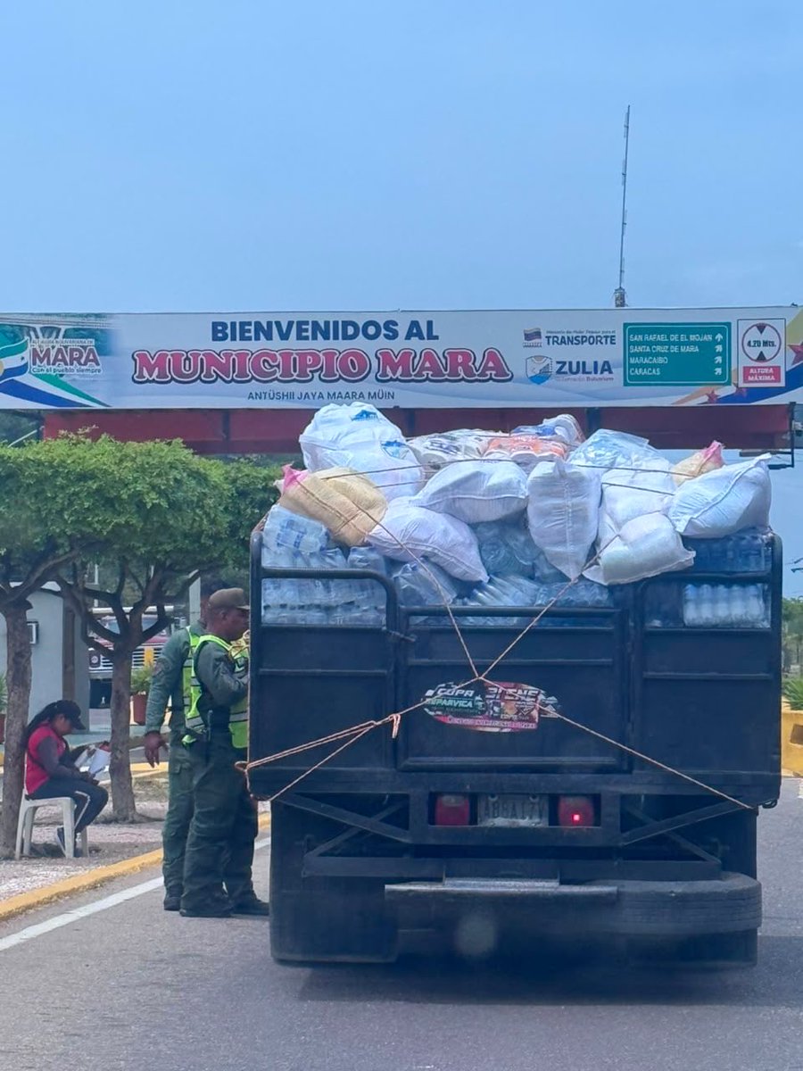 GenaroRedondoC's tweet photo. Hoy enviamos el primer cargamento de ayudas humanitarias para las familias afectadas por los terremotos en Venezuela. Gracias a cada ciudadano, empresa y organización que respondió con solidaridad al llamado de  ⁠@AlcaldiaRioh. ¡La solidaridad no conoce fronteras! 🇨🇴🤝🇻🇪 https://t.co/lvtTXnL90O