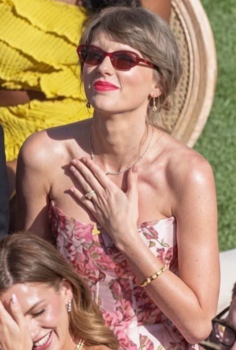 SwiftNYC's tweet photo. I’m obsessed with her dress! 

Taylor Swift and Travis Kelce recently at JuJu Smith-Schuster and Laura Kruk’s wedding! 🤍 https://t.co/8mr8Khguzm