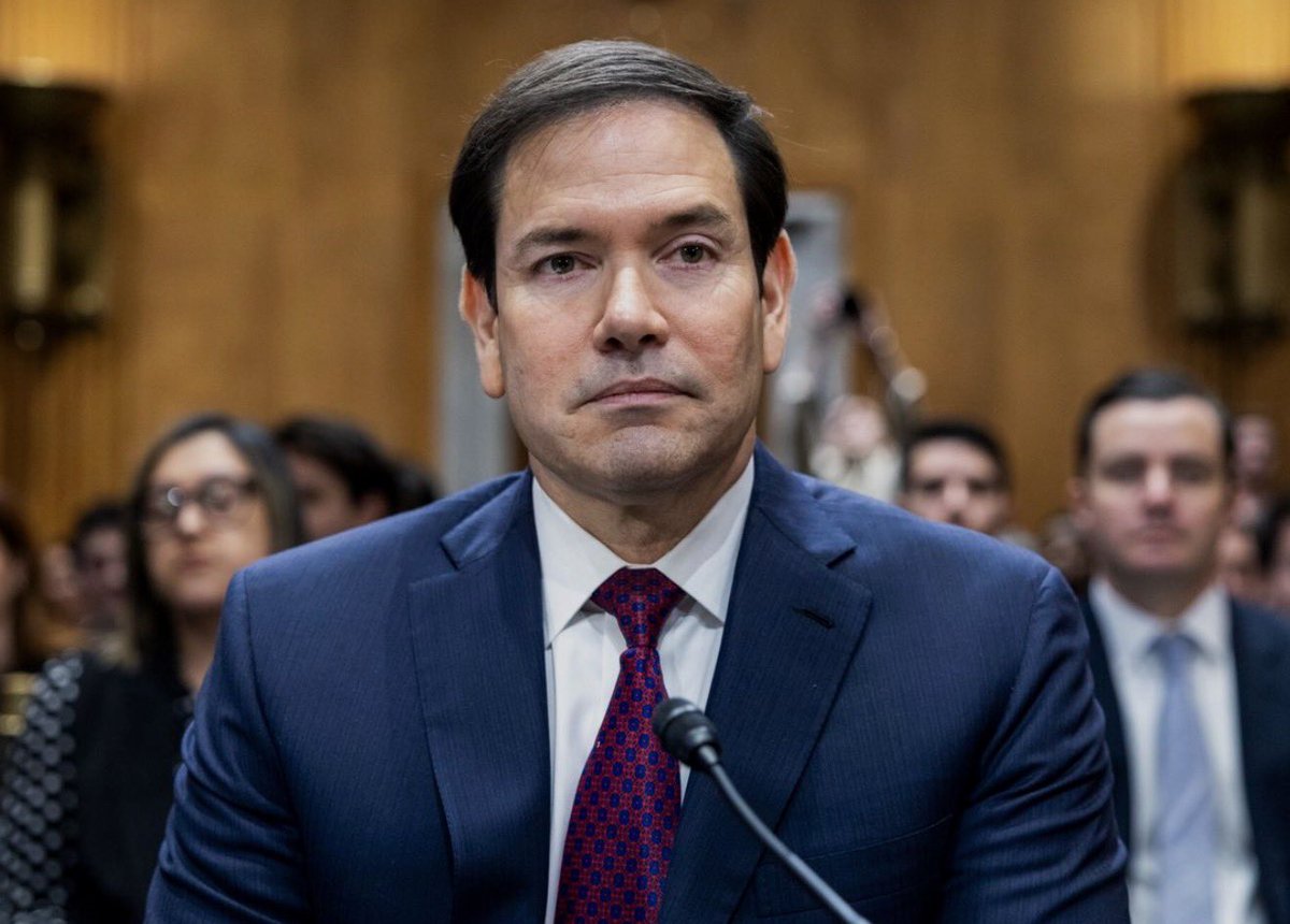 Jhonffonseca's tweet photo. ¡ÚLTIMA HORA! EL FIN DEL RÉGIMEN SE ACELERA: Marco Rubio ya dirige Venezuela desde Washington.

Un informe demoledor confirma lo que los venezolanos libres celebran: el secretario de Estado Marco Rubio ha puesto al régimen contra las cuerdas y controla efectivamente las finanzas, el petróleo y los hilos del poder en Venezuela.

"El Sr. Rubio ahora controla efectivamente las finanzas de Venezuela, la distribución de sus recursos naturales y su gobierno." - NYT

ÉPICO. HISTÓRICO. INEVITABLE.

Rubio no necesita mudarse a Miraflores. Ya es el virrey de facto de la Venezuela libre. Un hombre solo, desde Washington, está haciendo lo que ni sanciones ni protestas lograron en 25 años: asfixiar económicamente a la dictadura y bloquear sus rutas de financiamiento.