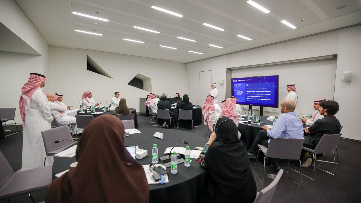 SELA_KSA's tweet photo. لقاء يجمع الرؤى ويصنع الأثر

نظّم النادي السعودي لرواد الطاقة (صله)، بالتعاون مع مركز الملك عبدالله للدراسات والبحوث البترولية (كابسارك)، لقاءً تعريفيًا جمع الأعضاء في إطار تعزيز التواصل، ومناقشة تطلعات المرحلة المقبلة، وتبادل الرؤى والأفكار التي تسهم في بناء أثر مستدام. https://t.co/GPhn6VdlSK