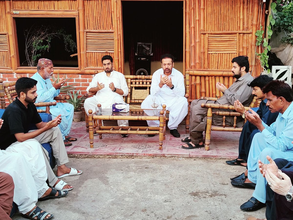 fzbhutto's tweet photo. PPP MPA @drsikandarshoro, accompanied by his friends, visited various communities in Kotri to offer heartfelt condolences to families who recently lost their loved ones.
#PPP #Kotri #PS78 https://t.co/tu4pWV4FMS