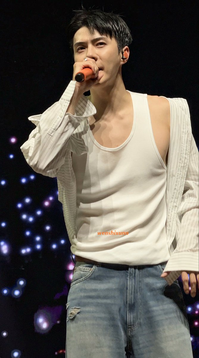 wenshixunn's tweet photo. Respectfully looking Sir Oh Sehun

#SEHUN   #세훈 https://t.co/bkaZTjKfJ9