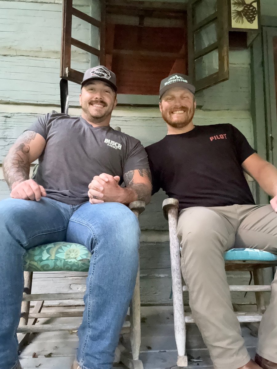 _TJ_Dustin's tweet photo. Just a couple of Daddies kicking back on the porch this Saturday #gay #daddies #redneck https://t.co/jGw7D3jhK2