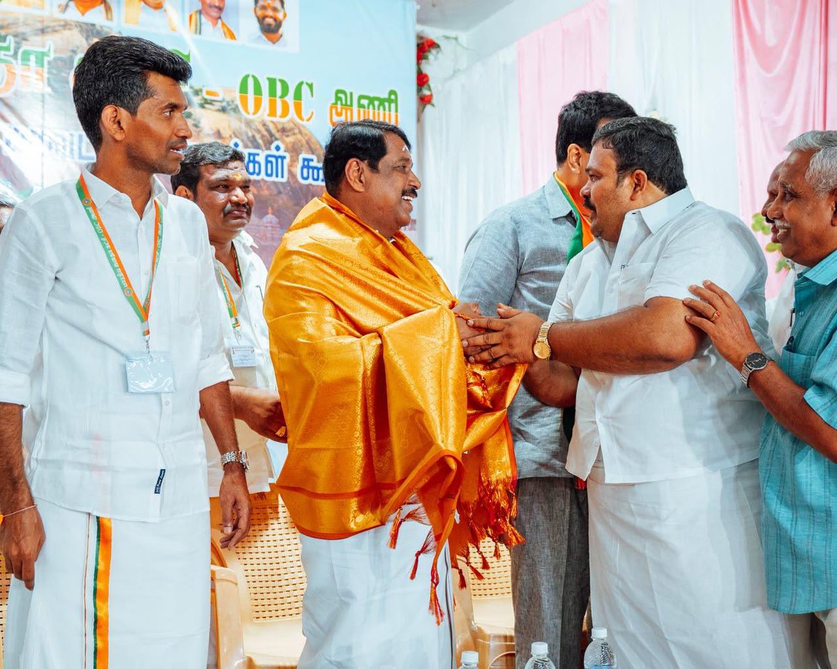 NainarBJP's tweet photo. இன்றைய தினம், மதுரை மாவட்டம் திருப்பரங்குன்றத்தில் நடைபெற்ற நமது பாரதிய ஜனதா கட்சியின் OBC அணி மாநில மற்றும் மாவட்டத் தலைவர்களுக்கான ஆலோசனைக் கூட்டத்தில் கலந்து கொண்டு, OBC அணி நிர்வாகிகளைச் சந்தித்தது மகிழ்ச்சி அளிக்கிறது. இந்த நிகழ்ச்சியை சிறப்பாக நடத்திய ஓபிசி அணி மாநில அமைப்பாளர் திரு. வீர திருநாவுக்கரசு அவர்களுக்கு என் வாழ்த்துகளைத் தெரிவித்துக் கொள்கிறேன். 

உடன், தமிழக பாஜகவின் மேலிட இணைப் பொறுப்பாளர் திரு. @ReddySudhakar21 அவர்கள் கலந்து கொண்டு சிறப்பித்தனர்.
(1/3)