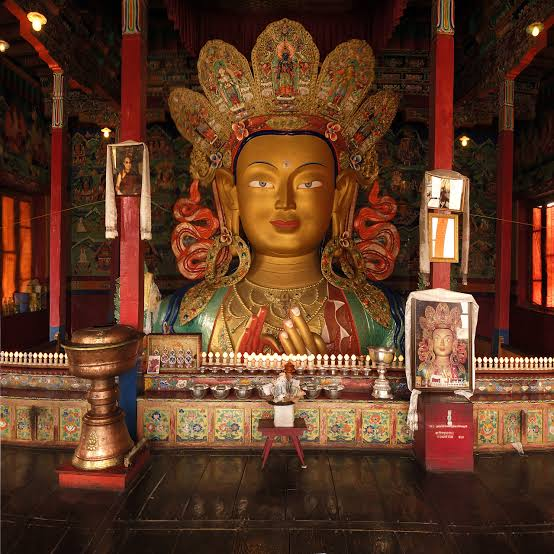 itihasa24's tweet photo. The statue of Maitreya Buddha at Thikse: https://t.co/Xb7BDN19Oz