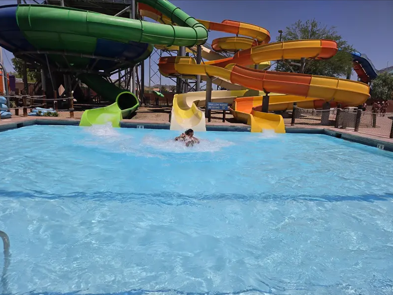 SF_HHPhoenix's tweet photo. ๐จโ๐ฉโ๐งโ๐ฆ Family Fun Day is calling!
Slides, splashes, Adventure River, and fun for all agesโplus every water attraction is open and ready for your next family adventure. ๐
#FamilyFunDay #EverySlideEverySplash #HurricaneHarborPhoenix ๐ด๐
#EveryAttractionEveryAdventureOpenForMaximumFun https://t.co/6Fblz5o1OQ