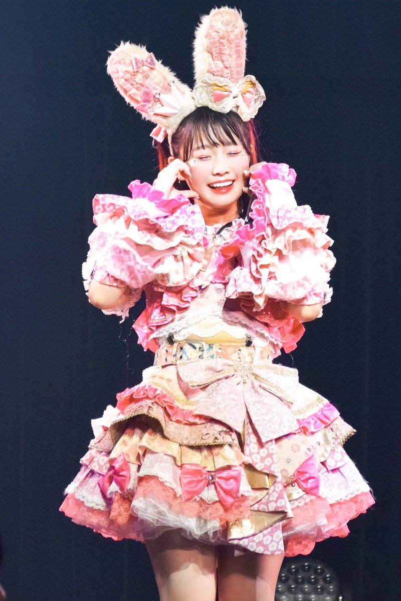 shiraishi_ft's tweet photo. アイドルデビュー12周年を迎えました♡🎀

歌もダンスも得意じゃなくて、 
成長も人よりゆっくりで……
それでも12年間続けてこられたのは、 
アイドルが大好きで、応援してくれるみんなが大好きで大切だから。
思うようにいかなかった日もたくさんあったけど、 今が人生でいちばん幸せって胸を張って言えます。
13年目もまだまだ成長して、 みんなと一緒にもっと大きな夢を叶えたいです。
12年間、本当にありがとう。
 これからも白石うらんをよろしくね🐇💞
