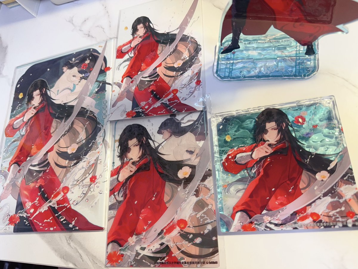 _warakite_'s tweet photo. bilibiliで買った城主誕生日グッズがあまりにも良い…城主の股下5km🥹
ウォーターエフェクトのアクリルがすごく綺麗🌊グッズ、毎回絵に合う加工されるなぁ https://t.co/JJjzHP6d6x