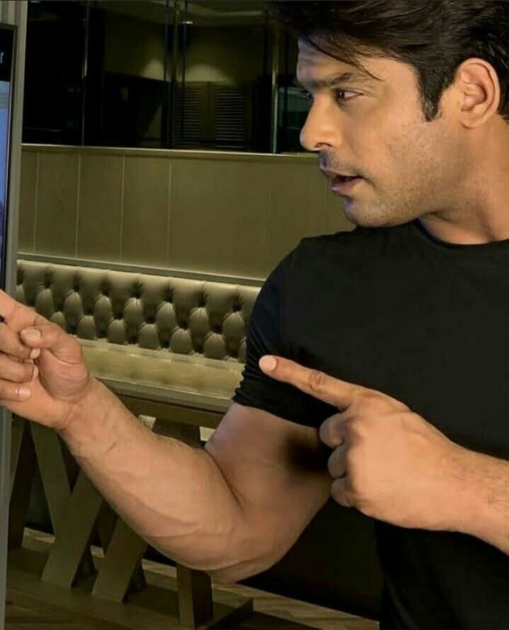 nidhi_fan1144's tweet photo. Tumhari ek jhalak  aur dil ruk si jati thi. Miss you 😘💝

12 YRS OF SID AS ANGAD
#SidharthShukla https://t.co/fdyBAY6sSY